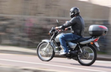 excesso-de-carga-em-motocicleta-aumenta-riscos-de-acidentes2