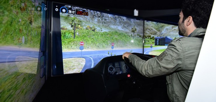 caminhoneiros-usam-simuladores-de-direcao-em-treinamento2