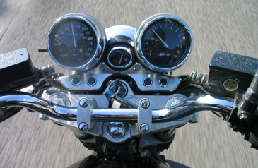 erros-mais-comuns-dos-motociclistas-que-podem-acabar-em-quedas-e-acidentes