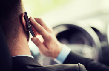 518-dos-motoristas-brasileiros-usam-celular-no-transito-diz-pesquisa