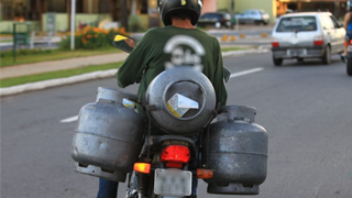 transporte-de-carga-em-motos-respeito-as-regras-deve-ser-prioridade