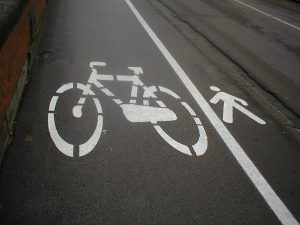 debatedores-fazem-criticas-a-pl-que-define-diretrizes-para-circulacao-de-ciclistas-e-pedestres
