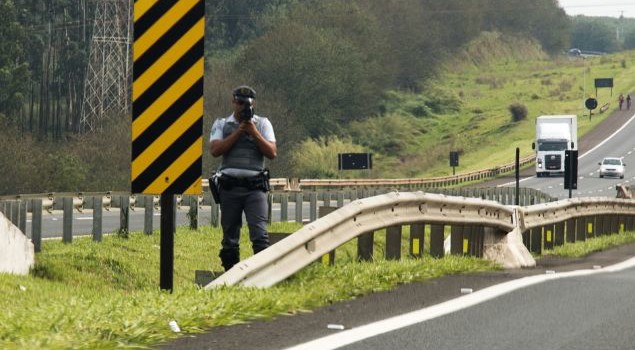 policiais-rodoviarios-com-radar-nao-poderao-mais-se-esconder
