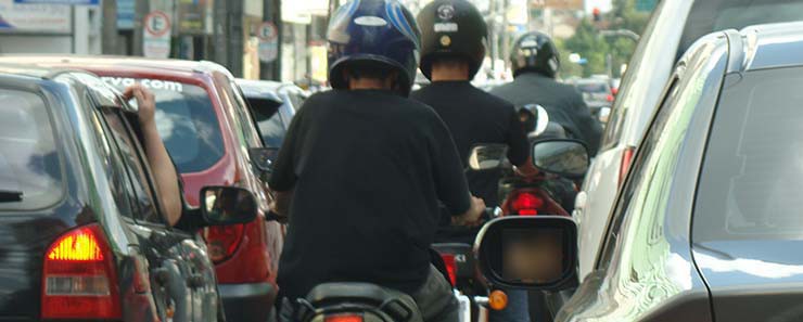 regulamentacao-do-uso-do-corredor-por-motociclistas-veja-o-que-pode-mudar-min