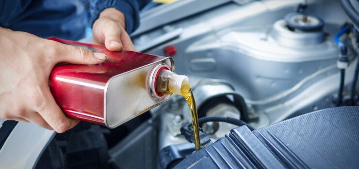 mechanic-changing-engine-oil-on-car-vehicle-min
